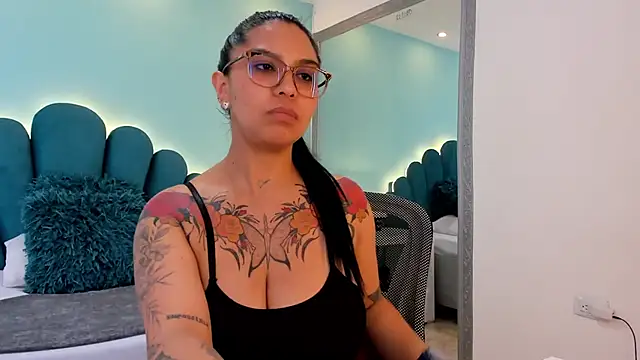 Chat XXX ao vivo de sharlott18