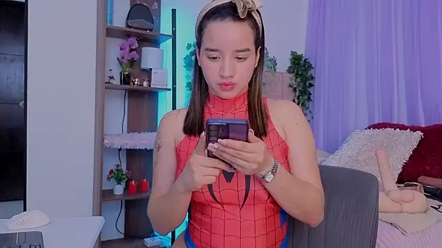 emilyrouxe élő XXX-chatje