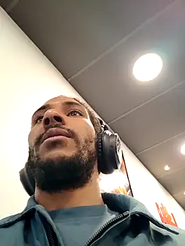 Chat +18 de Mikaaa97 ao vivo