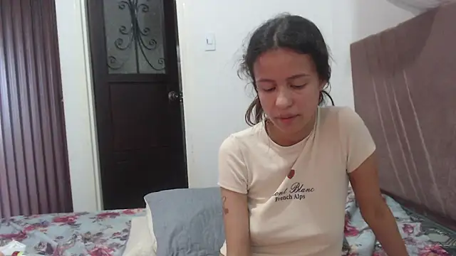 nathaly_jones_ Adlı Modelin Canlı XXX Sohbeti