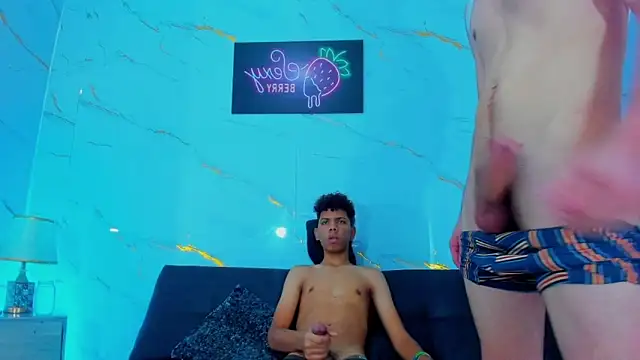 Pokazy przed kamerką – Spicy_guys