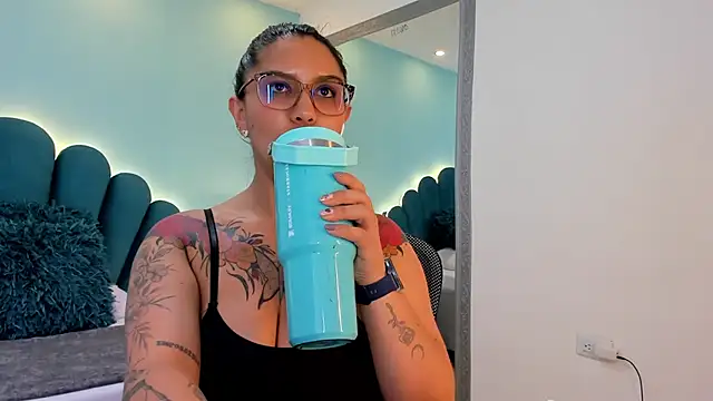 Онлайн чат XXX sharlott18