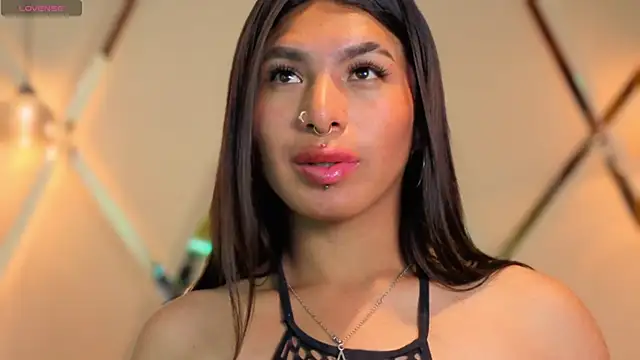 MeelFox Adlı Modelin Canlı XXX Sohbeti