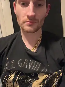 Aarondeweese27's Live XXX Chat