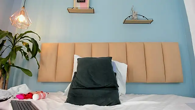 alanna_mg_ Adlı Modelin Canlı XXX Sohbeti