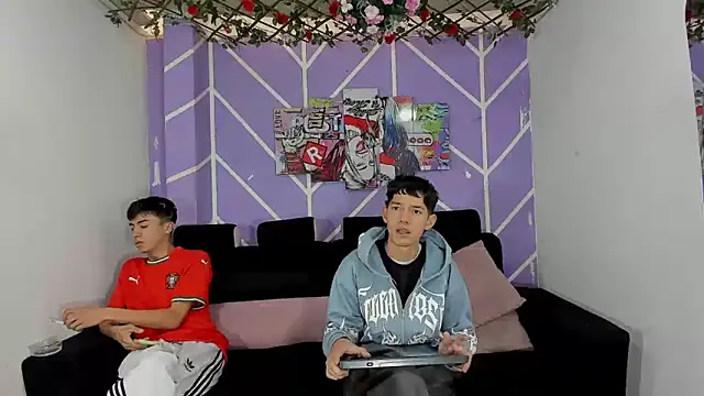 Show modela heyy_noah11 na web-kameri