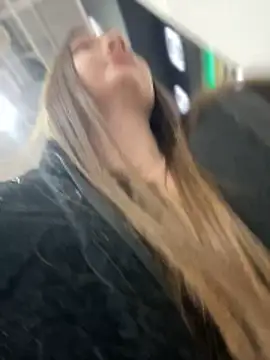 KrisMagnolyのライブXXXチャット