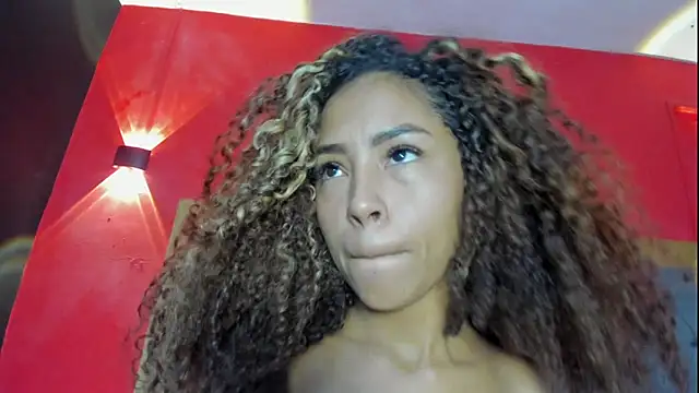 LunaBelluci élő XXX-chatje