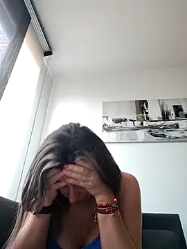 Latiinvenushot webkamerás műsora