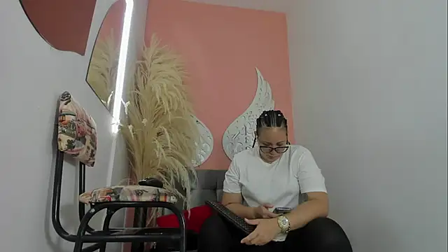 ThiccyLexxy: онлайн-секс-чат