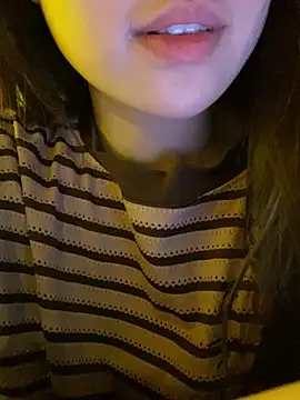 Uyennii02 লাইভ XXX চ্যাট