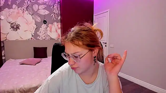 AngelinaLow Adlı Modelin Canlı XXX Sohbeti