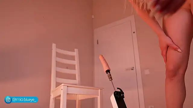 Miablueye's Webcam Show