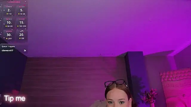 Chat +18 de CorinneRusso ao vivo