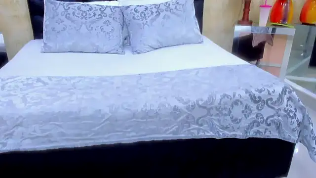 Pokazy przed kamerką – NahomiWhitel