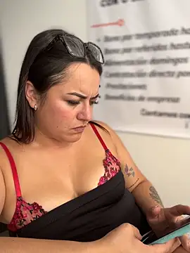 Lesly_10-: онлайн-секс-чат