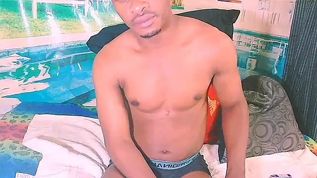 Pokazy przed kamerką – EbonyTiger69