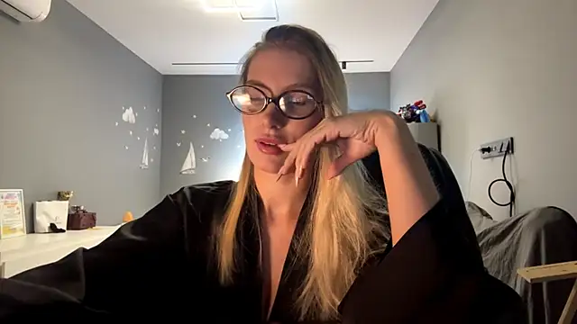 SoftnessMila webcam show