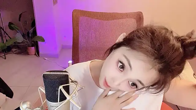 Daisy-77's Live XXX Chat