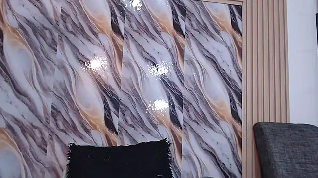 Samantha_Fox69_ Chat XXX in diretta