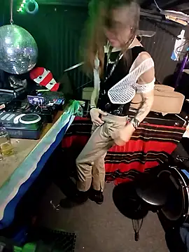 Chat +18 de AllucyLu ao vivo