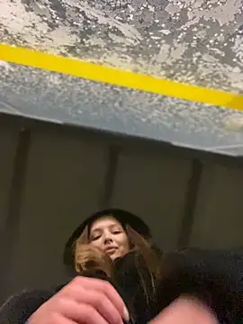 KrisMagnoly Adlı Modelin Canlı XXX Sohbeti