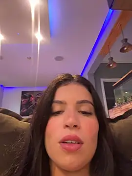 Chat +18 de Rafaellaz ao vivo