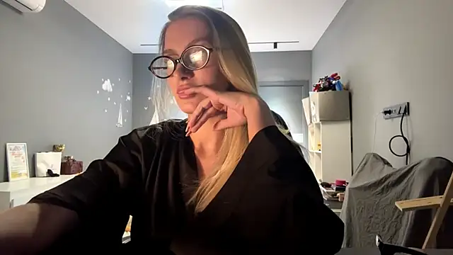 SoftnessMila 网络视讯表演