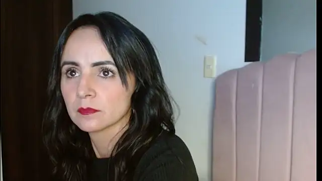 Juliana__lx Adlı Modelin Canlı XXX Sohbeti