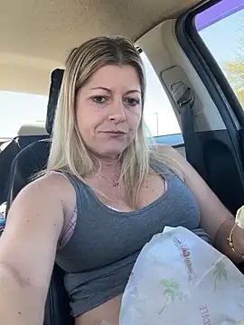 NikkiBlisss 现场XXX聊天