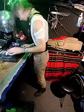 AllucyLu Show in webcam