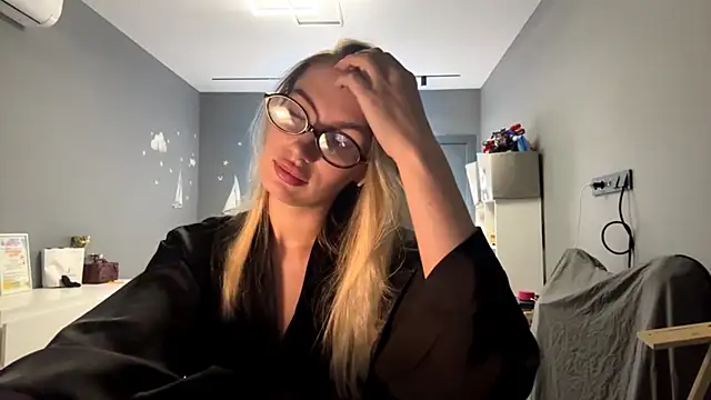 SoftnessMila live XXX chat