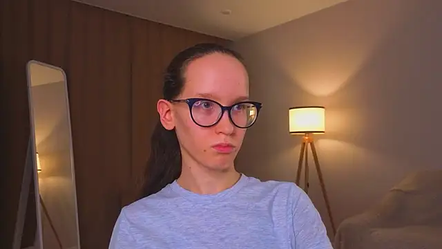 BettyBrowni: διαδικτυακό σόου στην κάμερα