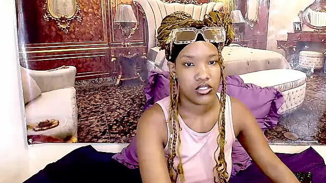 Chatroom XXX en direct de EroticSexyPrada