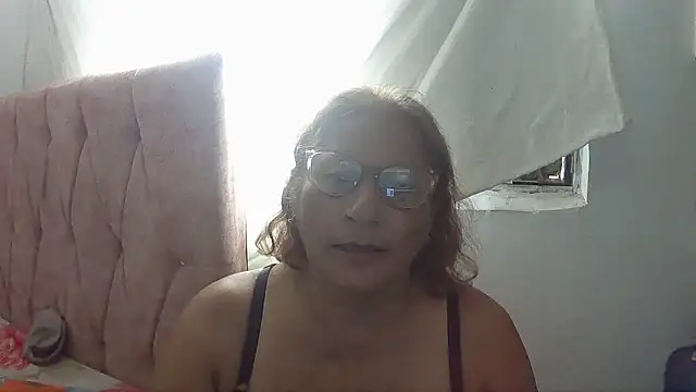 XXX chat uživo modela charrysexy1