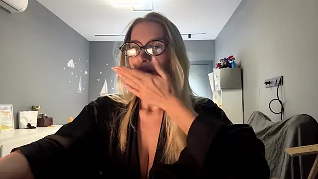 SoftnessMila Chat XXX in diretta