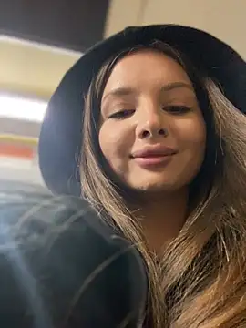 KrisMagnoly Chat XXX in diretta