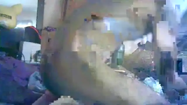 ON3YOULLN3VER_FIR3: διαδικτυακό σόου στην κάμερα