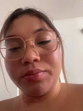 WhiteWomen's Live XXX Chat