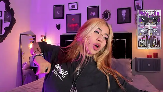 pinkk_deemon élő XXX-chatje