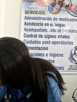 Chat +18 de CAROLINE__07 ao vivo