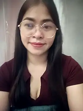 Show modela Caniroom_bia na web-kameri