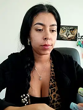 แชท XXX สดของ Luianna