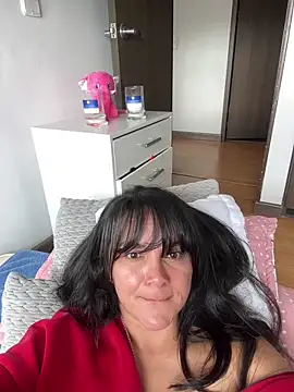 Nova_Gabriela: διαδικτυακό σόου στην κάμερα