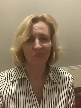 VeltaMur975 élő XXX-chatje