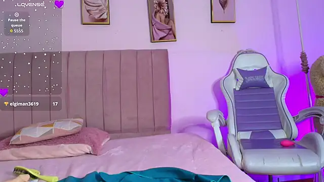 Zoow_bluussh élő XXX-chatje