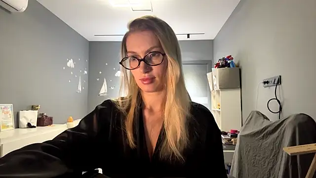 แชท XXX สดของ SoftnessMila