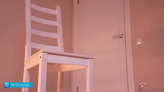 Miablueye: онлайн-секс-чат