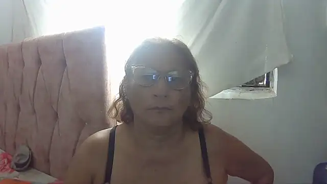 Chat +18 de charrysexy1 ao vivo