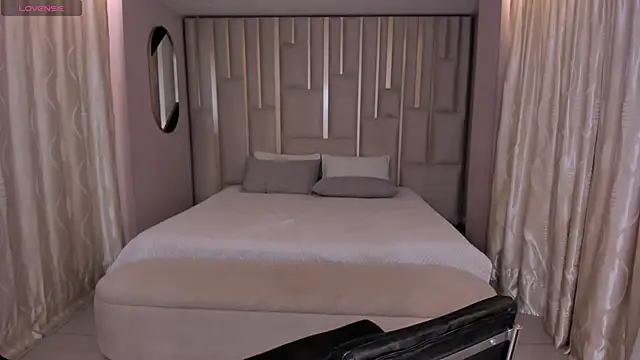 แชท XXX สดของ SunnyRivers